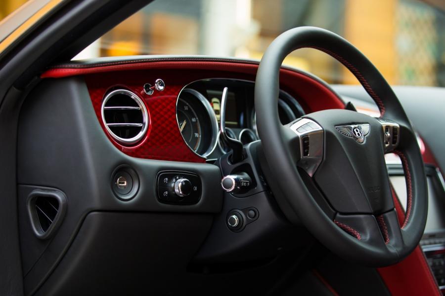 Детали интерьера Bentley Continental GT V8 S Kobra Edition II 2016 года  (фото 10 из 11)
